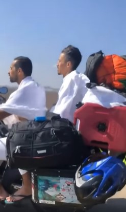 Deux algériens se rendent à La Mecque en moto pour le pèlerinage omra